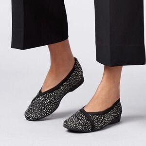 Clarks Womens Darcey Ease2 Ballet Flats Size 9.5 Black White Micro Dot Pony Hair